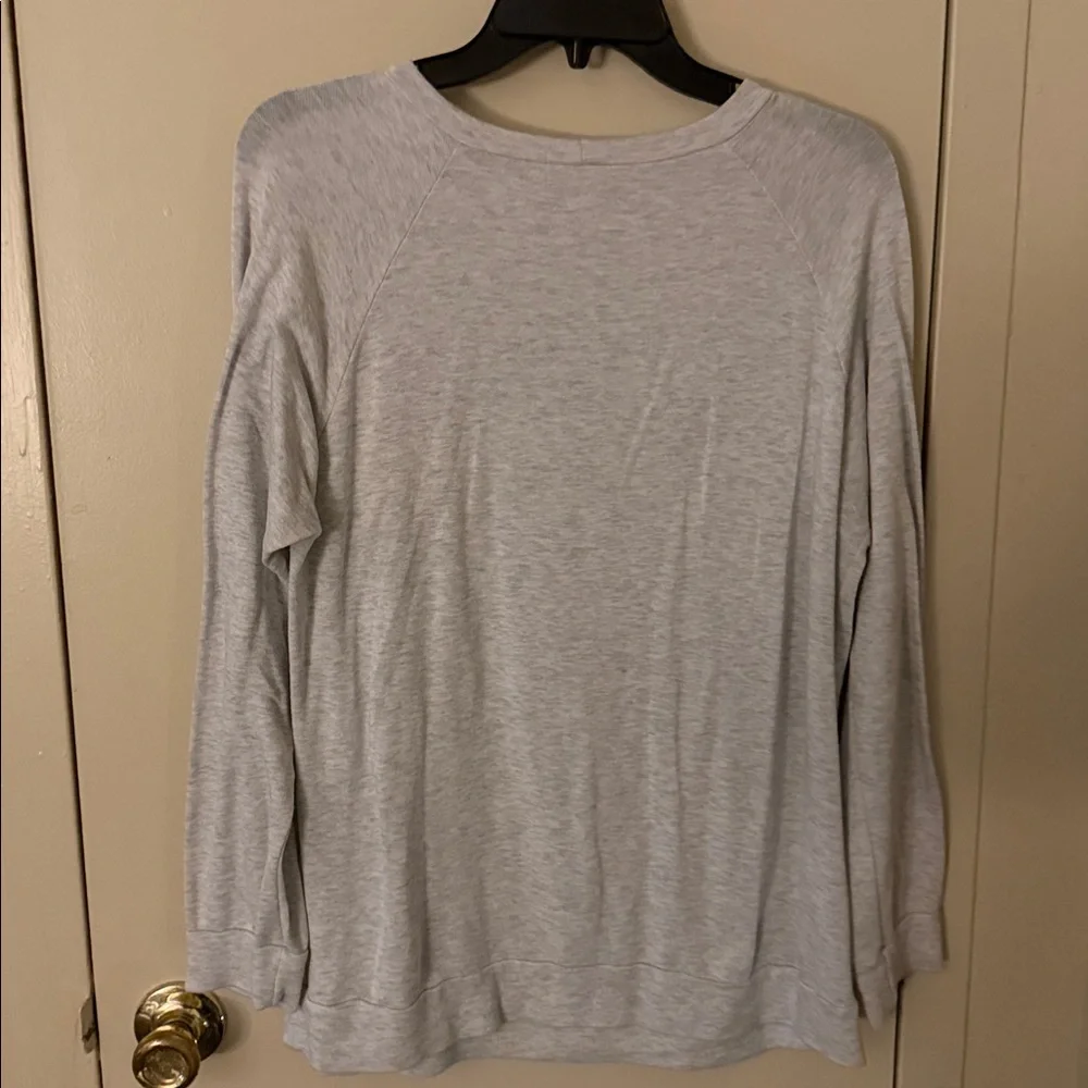 Source Unknown Light Gray Holiday Barn Graphic Long Sleeve Top